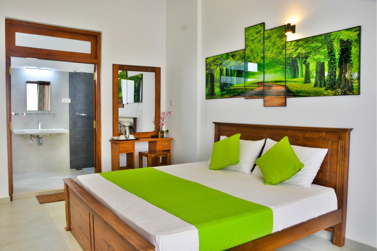 Rominrich Hotell Hikkaduwa Exteriör bild