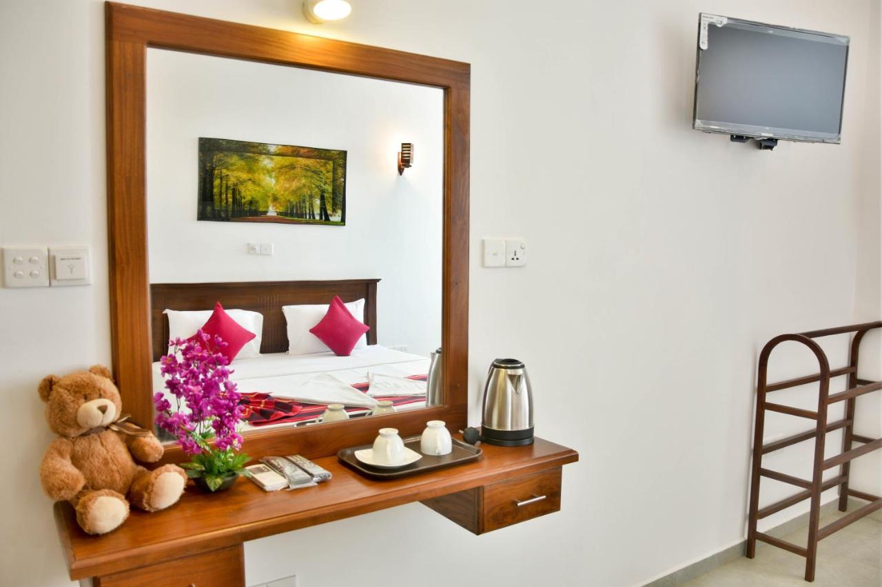 Rominrich Hotell Hikkaduwa Exteriör bild